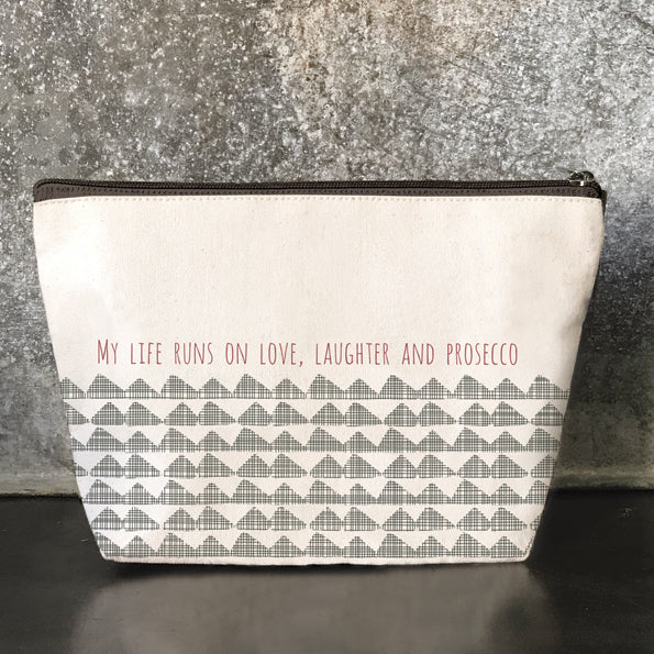 Cosmetic bag - Life runs on love & prosecco