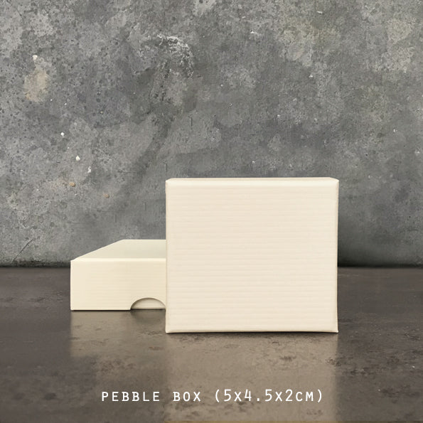 Cream pebble/Token box