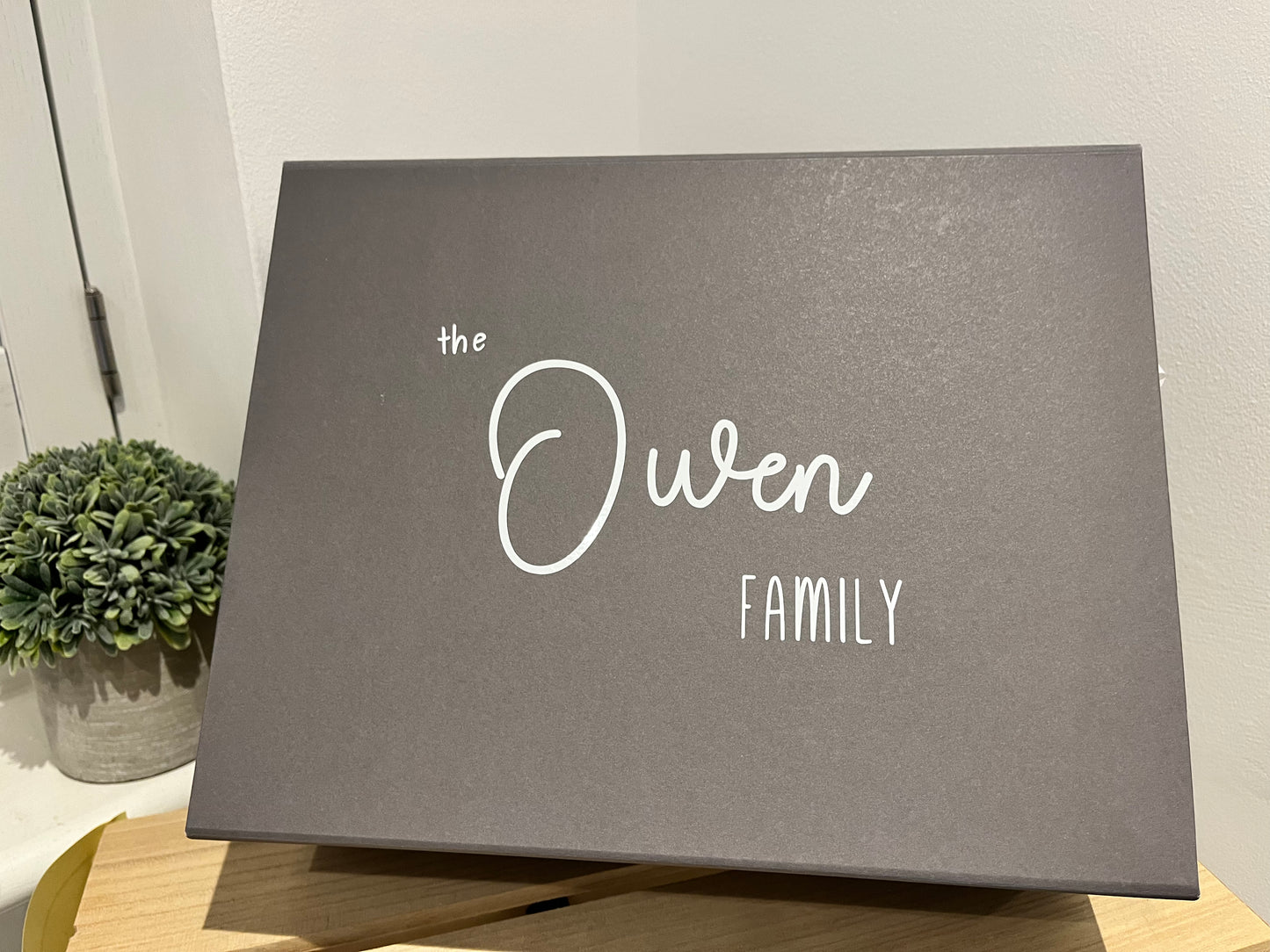 Personalised magnetic gift box