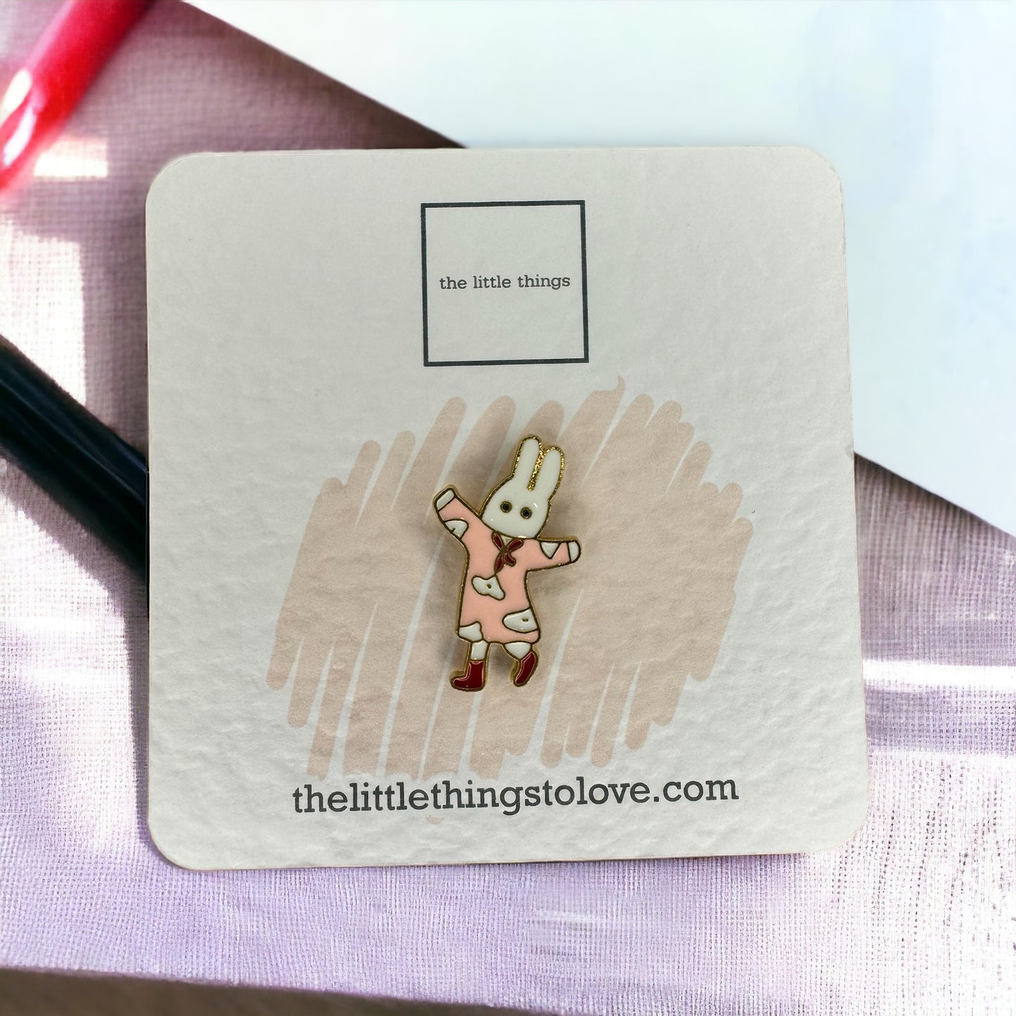 Enamel pin - LITTLE BUNNY