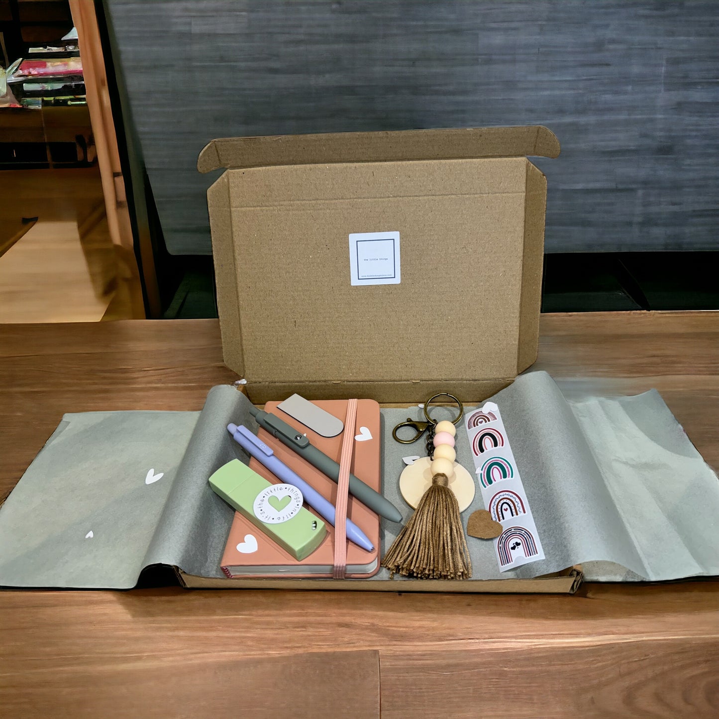 Stationery Gift Box (A6 notebook with keychain - 7 items)